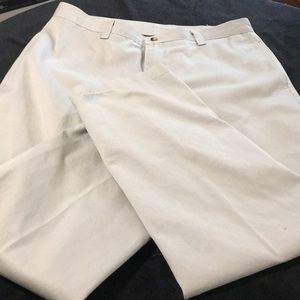 Wrangler Authentic Khakis zip & button front white khakis. Size 36x30